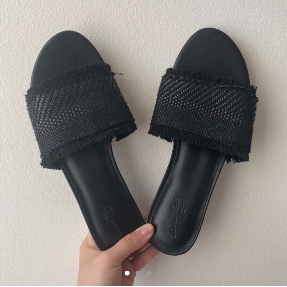 Universal Thread black slip on sandals